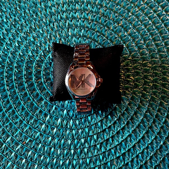 New Michael Kors Women’s Watch New Never Worn - Picture 3 of 5